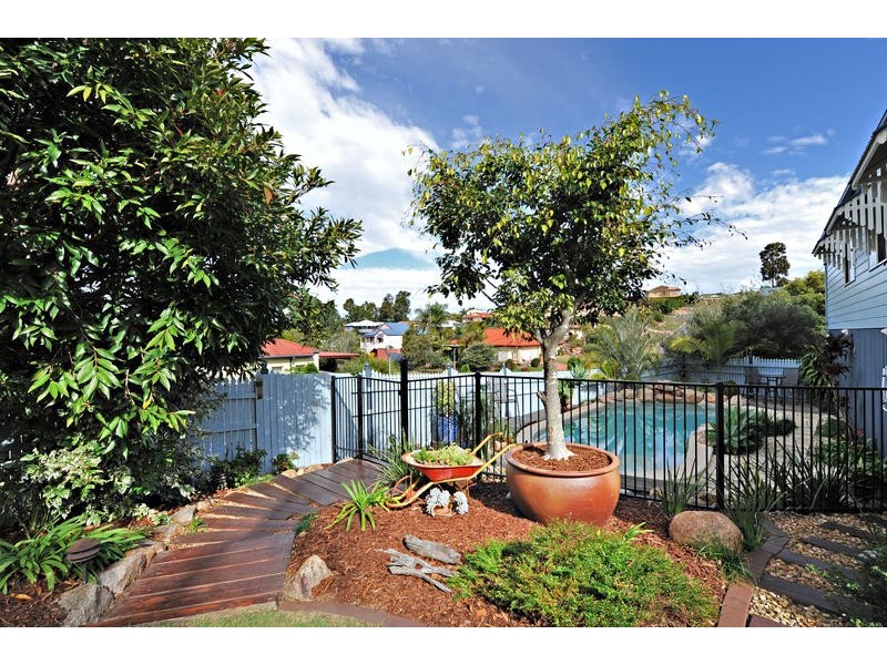 20 Granada Drive, Eatons Hill QLD 4037