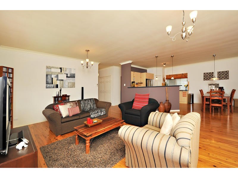 20 Granada Drive, Eatons Hill QLD 4037