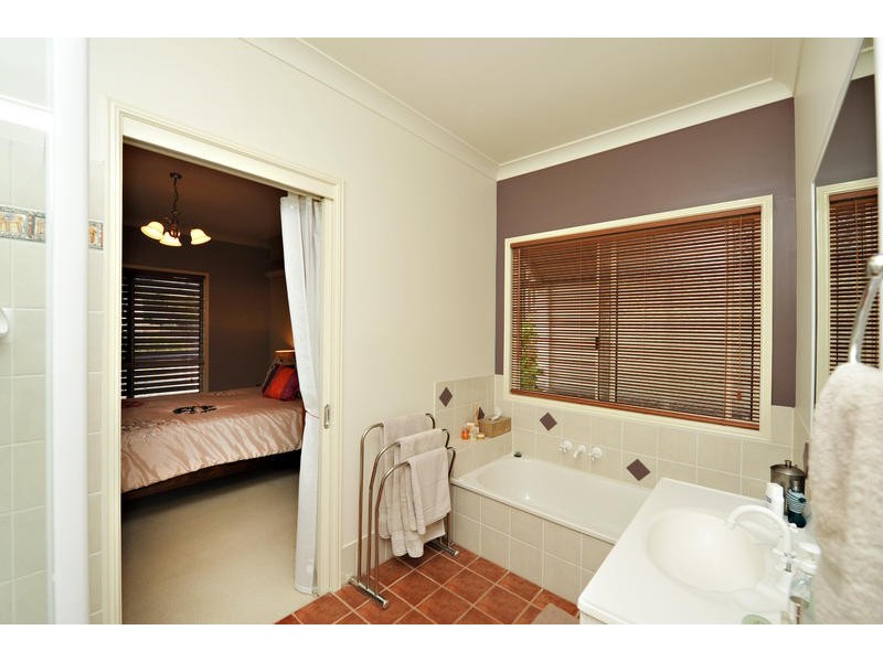 20 Granada Drive, Eatons Hill QLD 4037