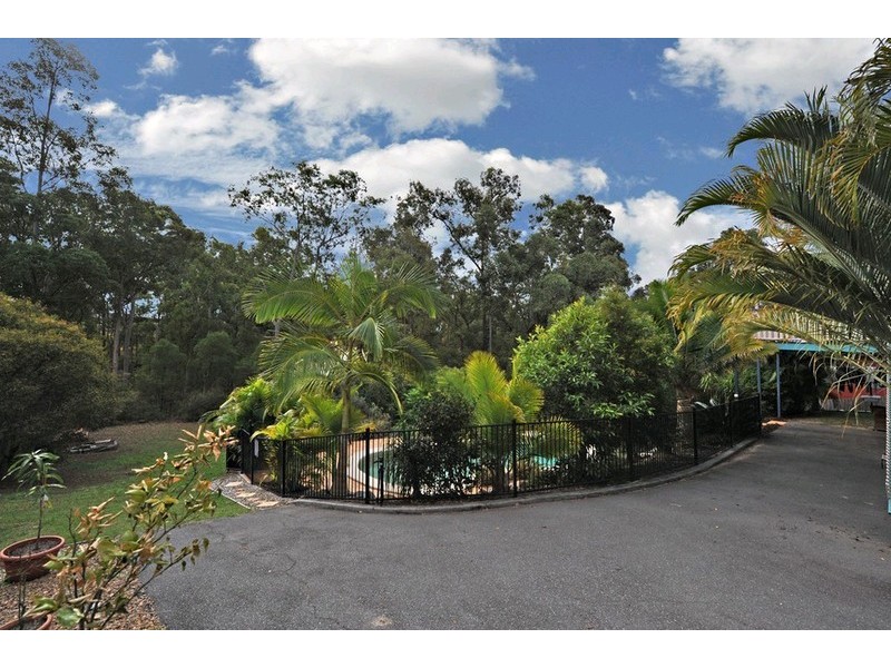 7 Ken Duncombe Drive, Cashmere QLD 4500
