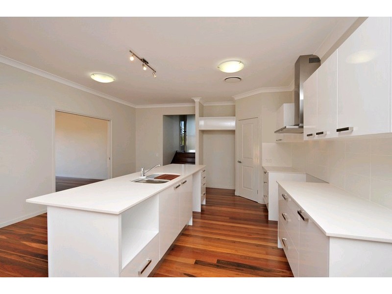 82 Corvus Drive, Cashmere QLD 4500