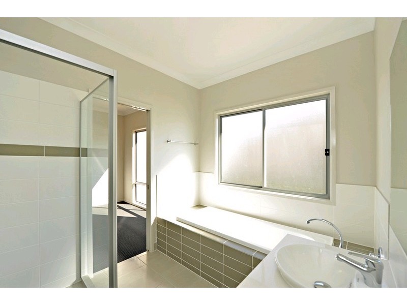 82 Corvus Drive, Cashmere QLD 4500