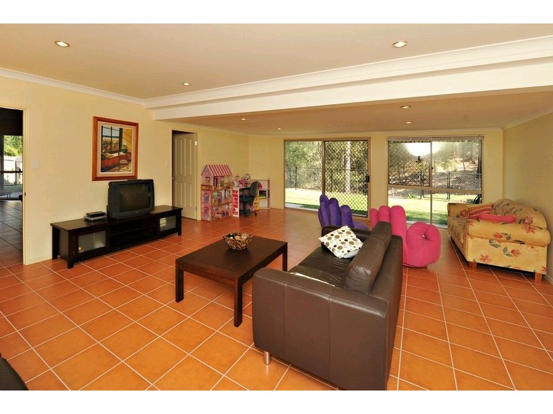 27 Talisman Court, Eatons Hill QLD 4037