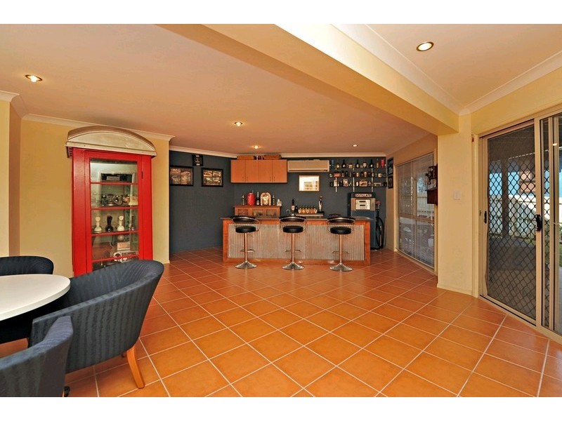 27 Talisman Court, Eatons Hill QLD 4037