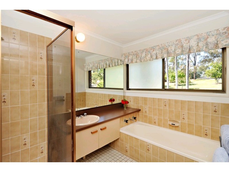 11 Barker Street, Cashmere QLD 4500