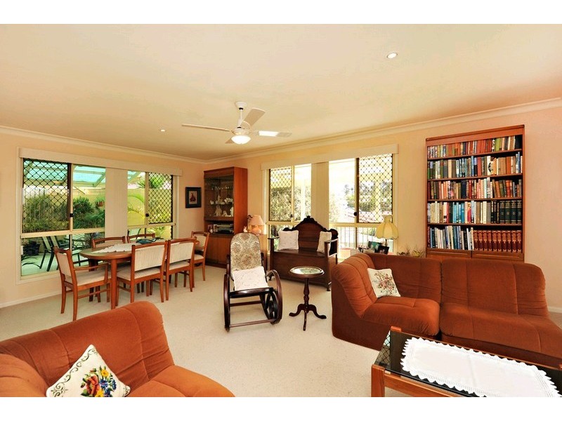 10 Arianna Close, Eatons Hill QLD 4037