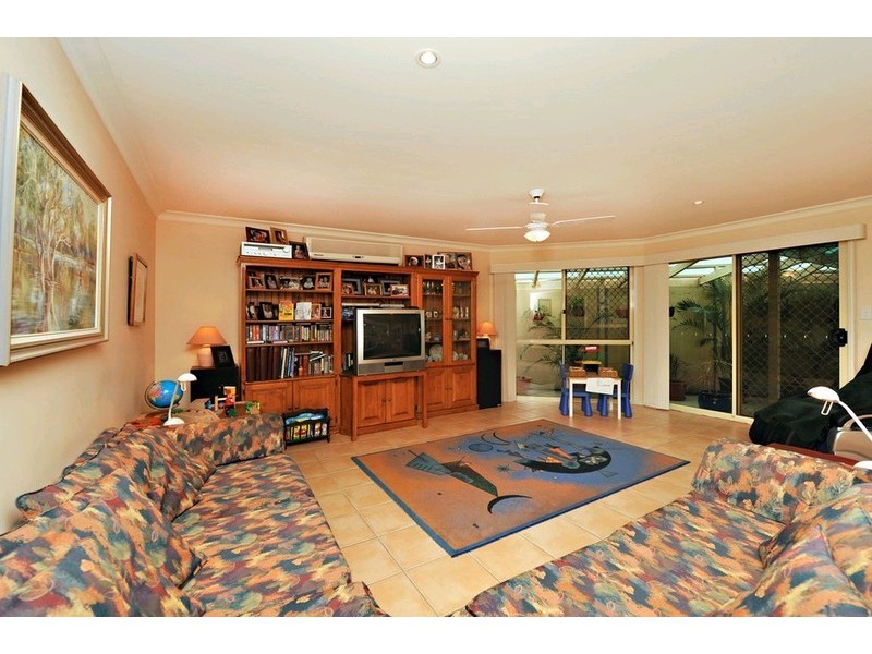 10 Arianna Close, Eatons Hill QLD 4037