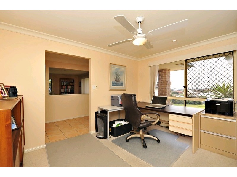 10 Arianna Close, Eatons Hill QLD 4037