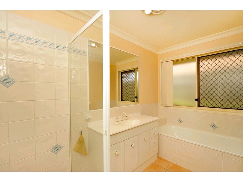 10 Arianna Close, Eatons Hill QLD 4037