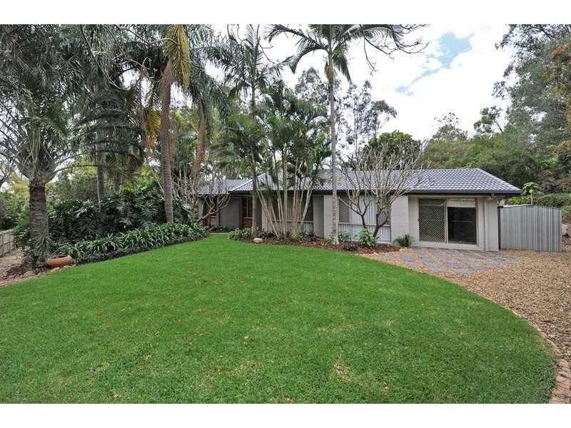 4 Biggs Crescent, Albany Creek QLD 4035