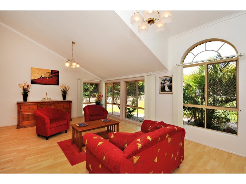 11 Allamanda Crescent, Albany Creek QLD 4035