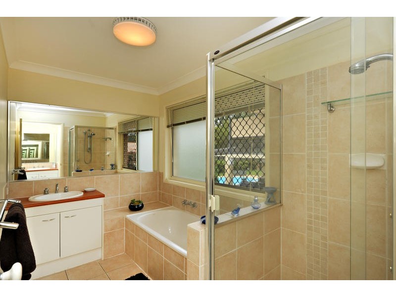 1 Lowai Court, Albany Creek QLD 4035