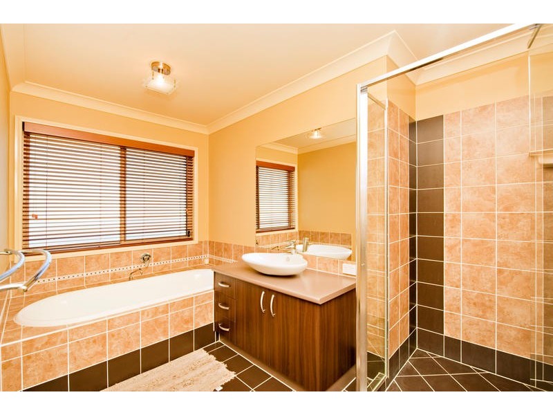 12 Candella Court, Eatons Hill QLD 4037