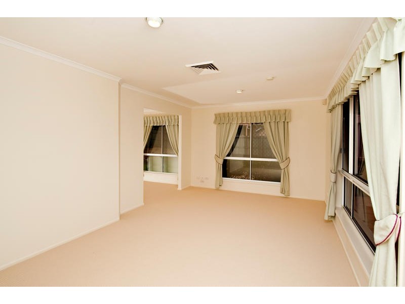 1 Saraband Drive, Eatons Hill QLD 4037