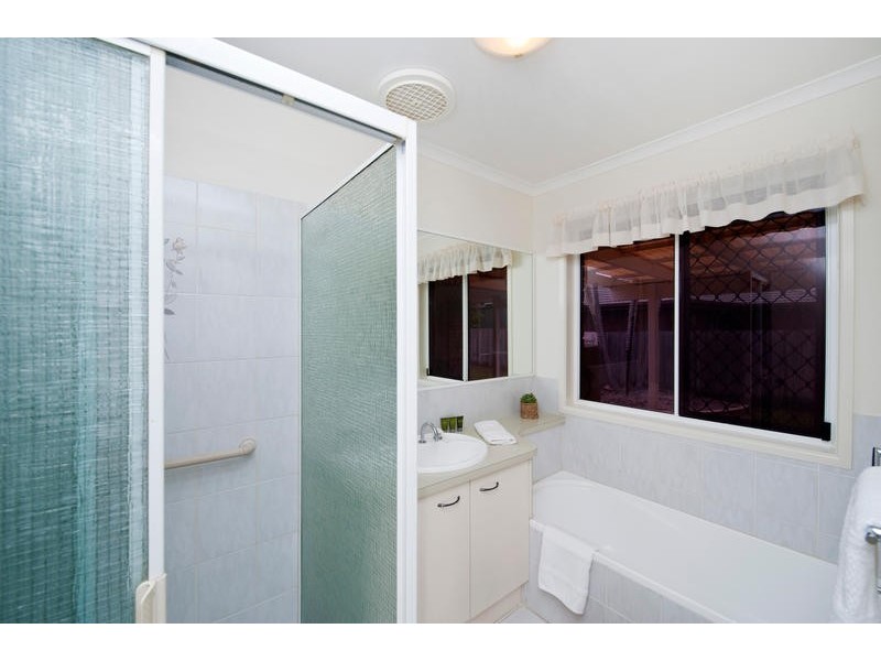 1 Saraband Drive, Eatons Hill QLD 4037