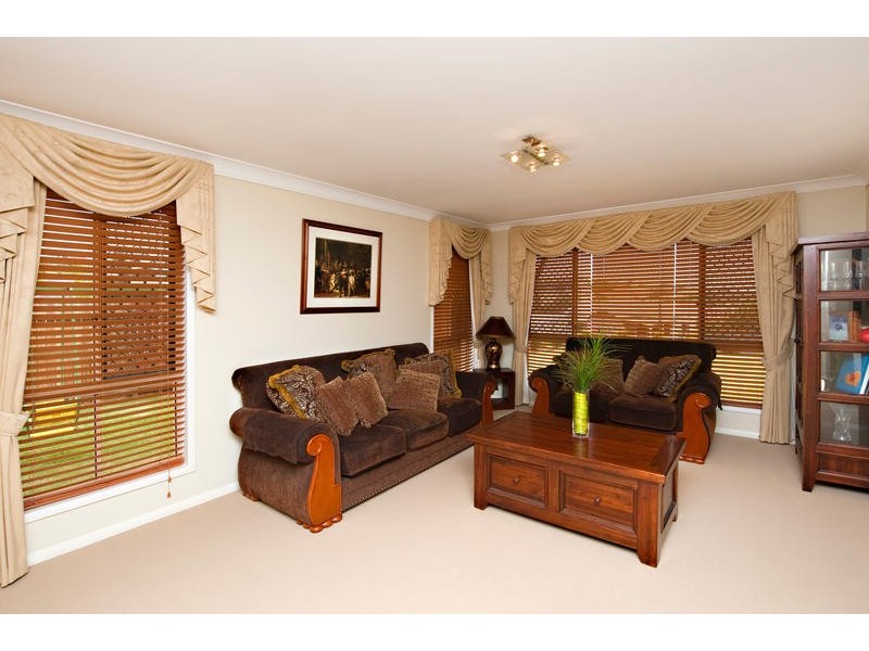 4 Perla Close, Eatons Hill QLD 4037