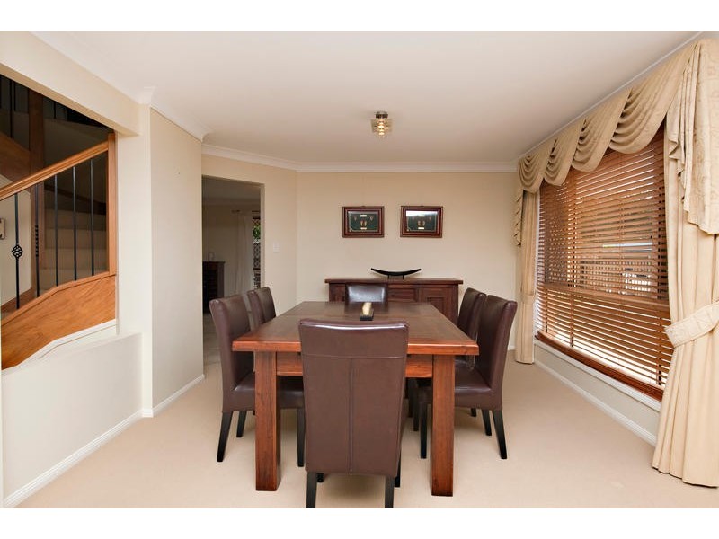 4 Perla Close, Eatons Hill QLD 4037