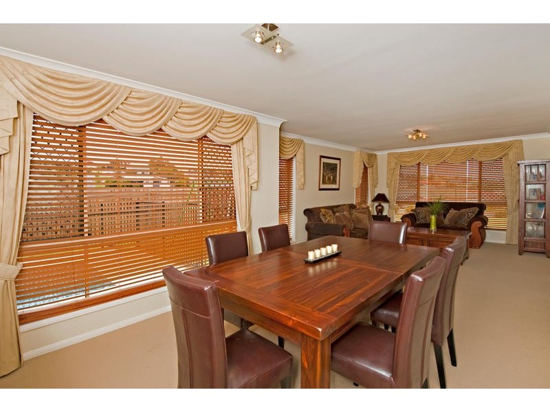 4 Perla Close, Eatons Hill QLD 4037