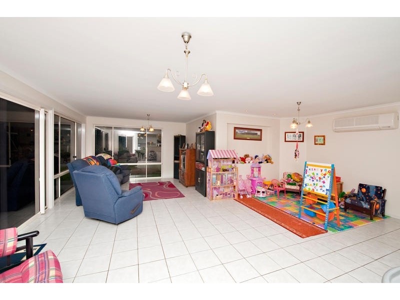 9 Coolamon Court, Eatons Hill QLD 4037