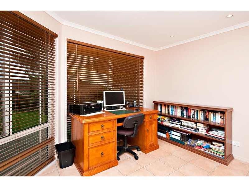 9 Coolamon Court, Eatons Hill QLD 4037