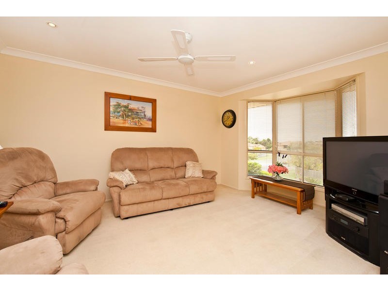 8 Medeo Court, Eatons Hill QLD 4037