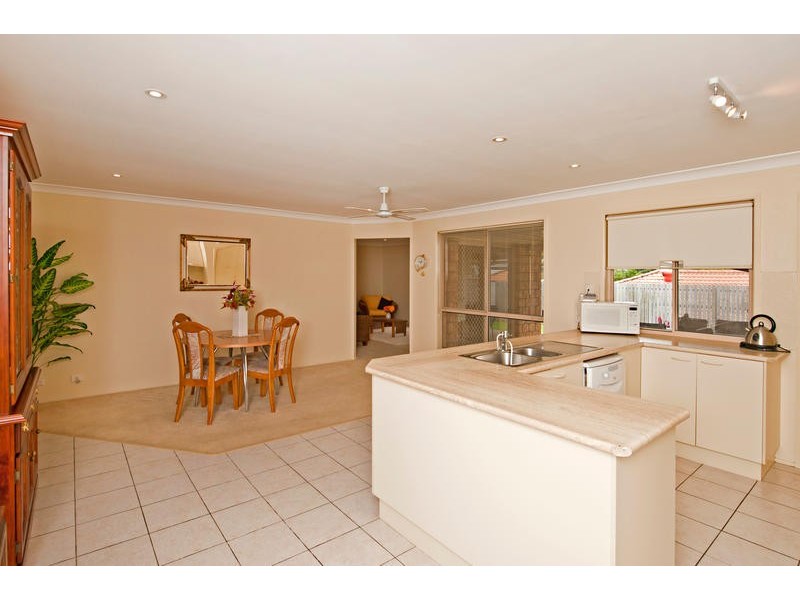 8 Medeo Court, Eatons Hill QLD 4037