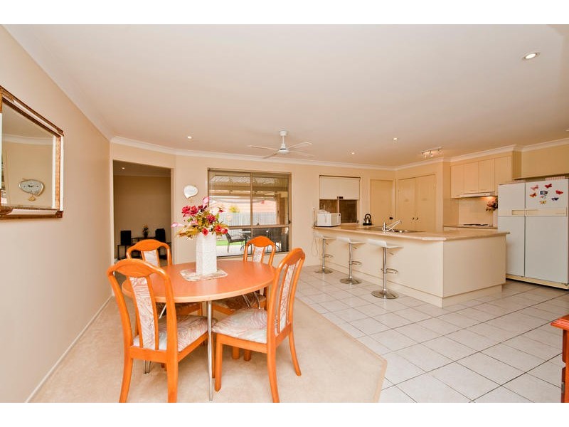 8 Medeo Court, Eatons Hill QLD 4037