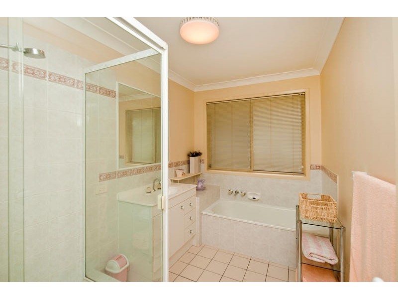 8 Medeo Court, Eatons Hill QLD 4037