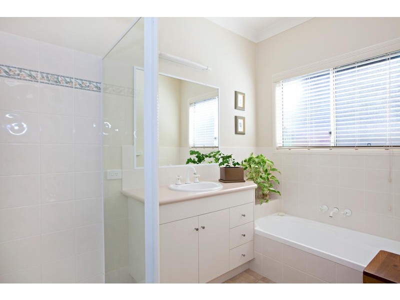 7 Sonora Court, Eatons Hill QLD 4037