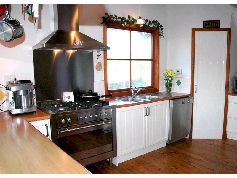 20 Forest Road, Cashmere QLD 4500