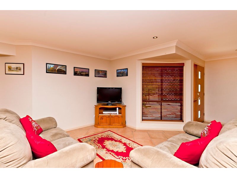 8 Monica Court, Eatons Hill QLD 4037