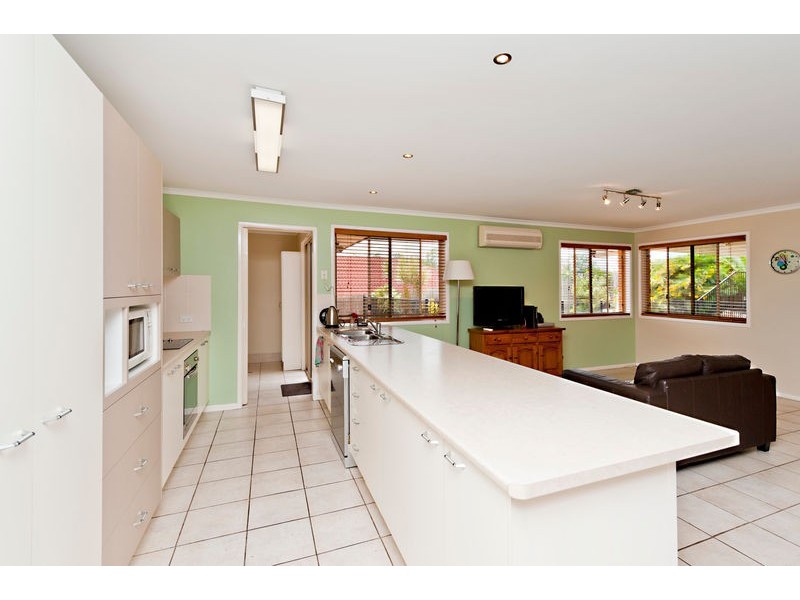 16 Gumview Street, Albany Creek QLD 4035