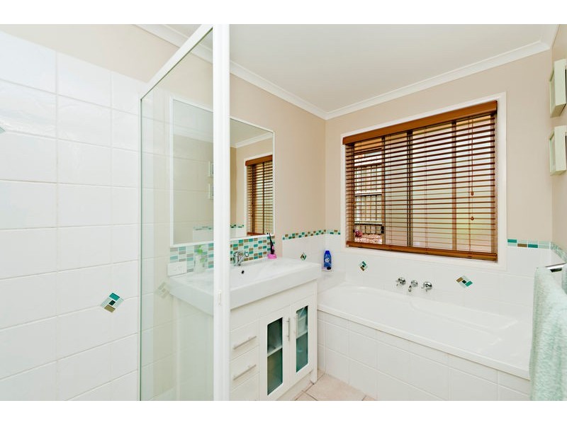 16 Gumview Street, Albany Creek QLD 4035