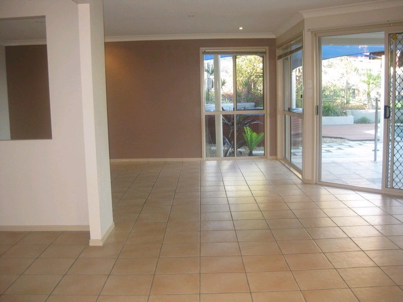 6 Altissimo Court, Eatons Hill QLD 4037