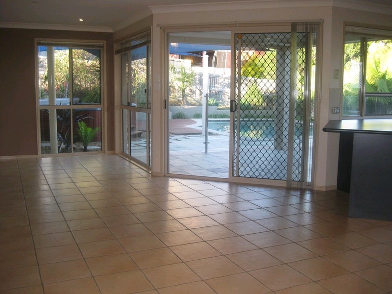 6 Altissimo Court, Eatons Hill QLD 4037