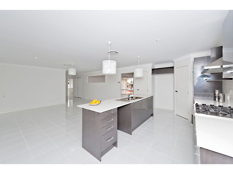 8 Perrins Close, Warner QLD 4500