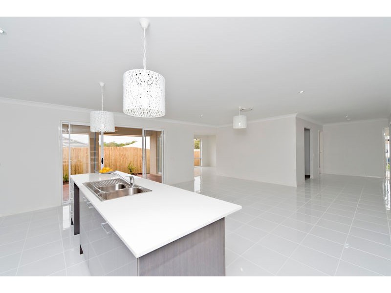 8 Perrins Close, Warner QLD 4500