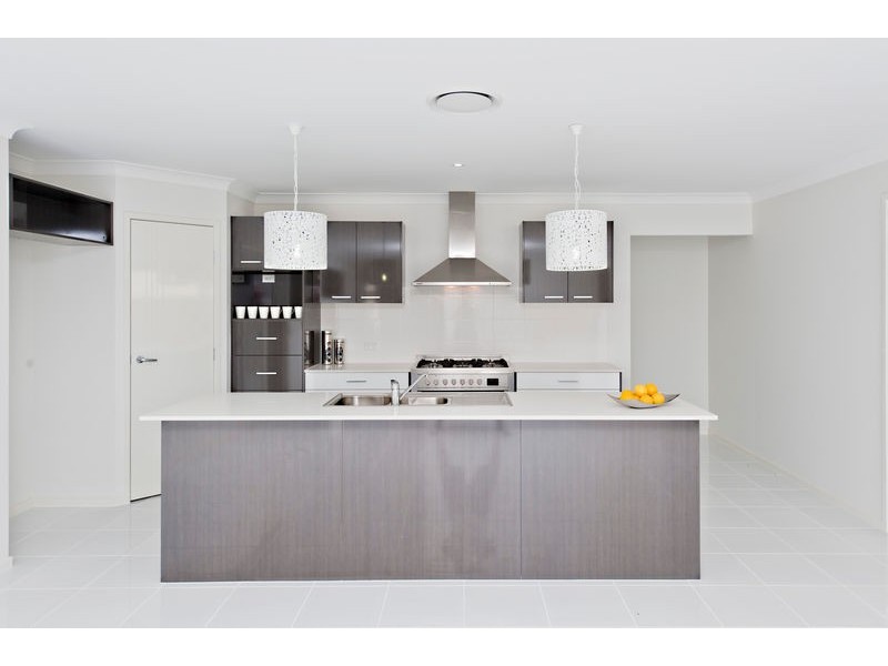 8 Perrins Close, Warner QLD 4500