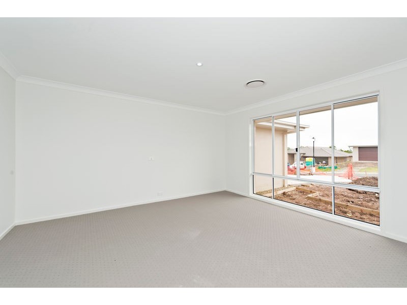 8 Perrins Close, Warner QLD 4500