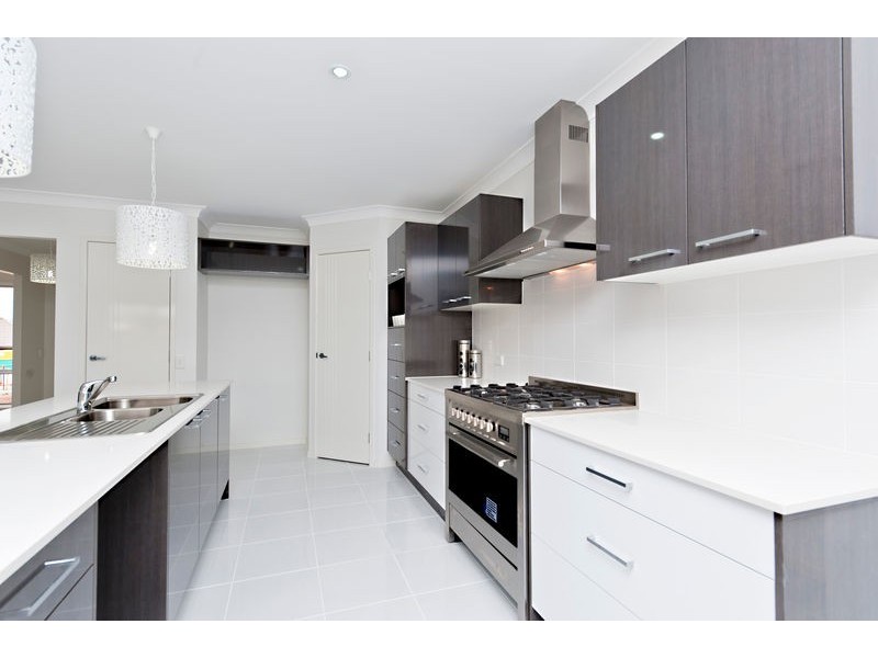 8 Perrins Close, Warner QLD 4500