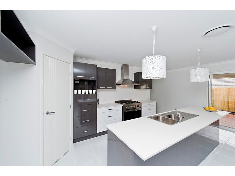 8 Perrins Close, Warner QLD 4500