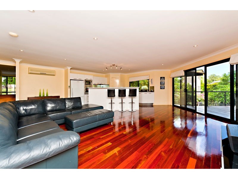 8 Foambark Court, Eatons Hill QLD 4037