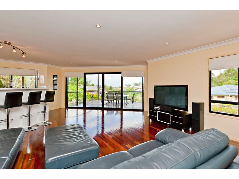 8 Foambark Court, Eatons Hill QLD 4037