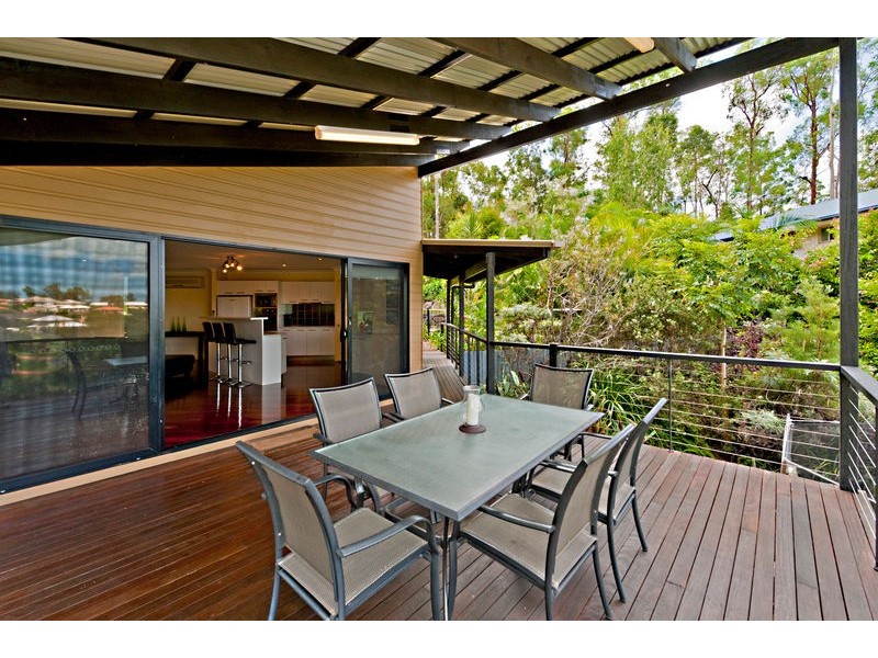 8 Foambark Court, Eatons Hill QLD 4037