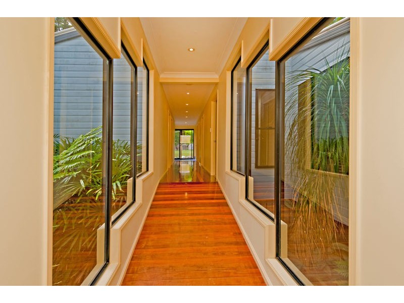 8 Foambark Court, Eatons Hill QLD 4037