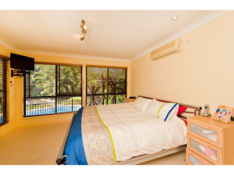 8 Foambark Court, Eatons Hill QLD 4037