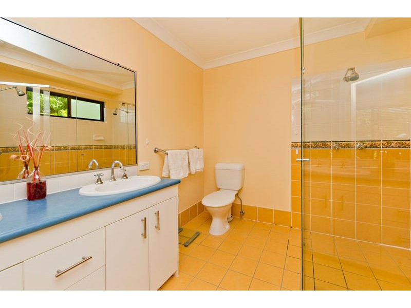 8 Foambark Court, Eatons Hill QLD 4037