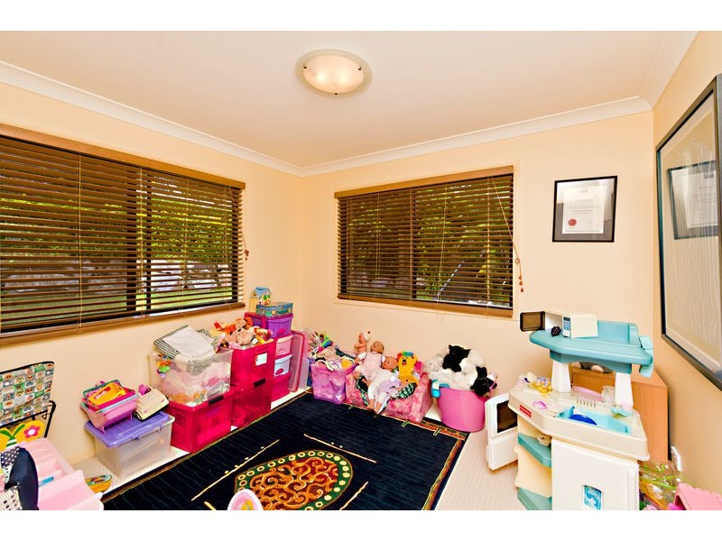 8 Foambark Court, Eatons Hill QLD 4037