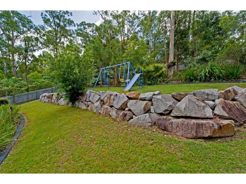 8 Foambark Court, Eatons Hill QLD 4037