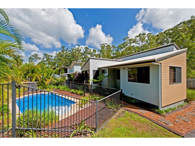 8 Foambark Court, Eatons Hill QLD 4037